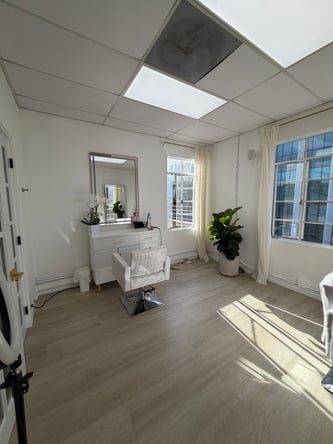 Beverly Hills Luxury Salon Chair Rental for Established Stylists (Part-Time)