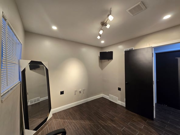 Private Salon Suites in Northwest Detroit – Starting at $150/week