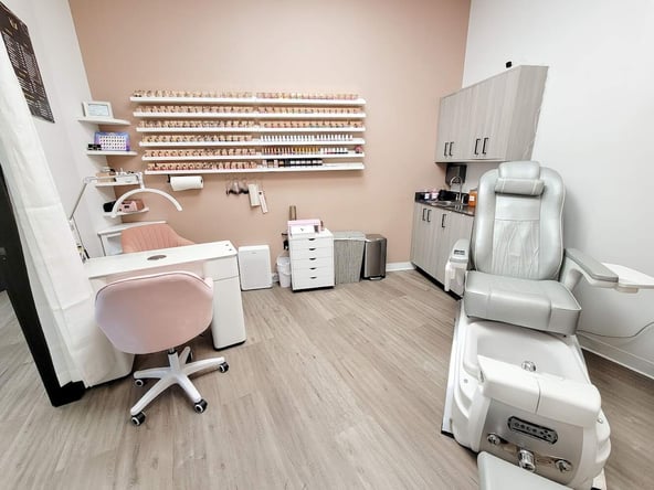 Sola Salon Studios in Edina, MN – Salon Suite for Rent