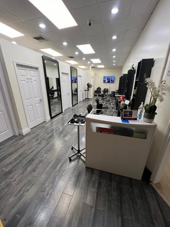 Prime Space Inside Beauty Salon, Glendale Ca