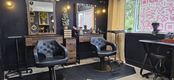 Wynwood Manicure Tables & Stylist Chairs For Rent
