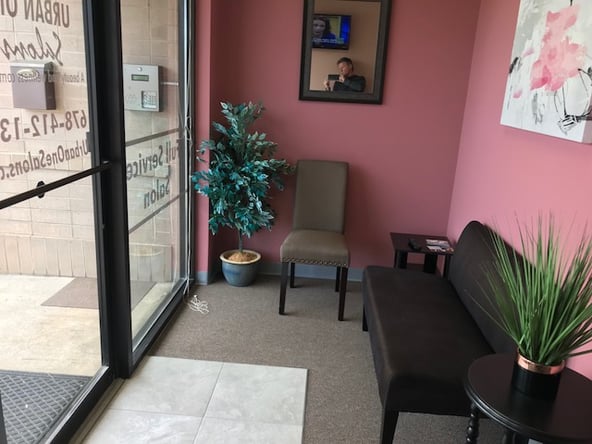 Large Spacious Salon Suite in Lithia Springs