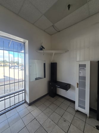 Braiding Space for Lease – Prime Beauty Location