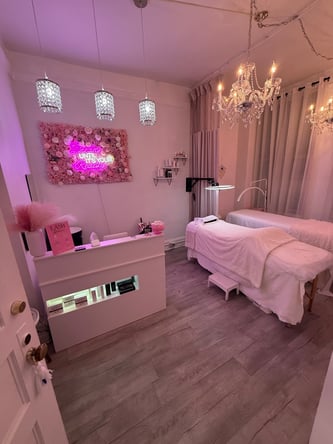 Lash Bed for Rent – Prime Union Square Location