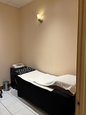 Private Suites in 4.9★ Luxury Nail Salon – Built-In Clientele Pipeline | Sugar Land Prime Location