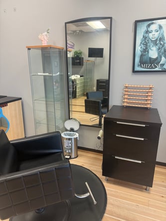 Seeking beautician for chair rental