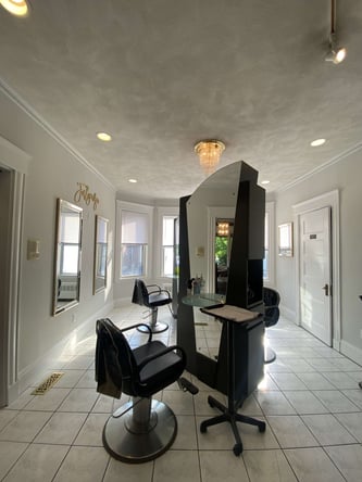 One of Newton’s prominent and long-standing salon’s has a chair available for rent