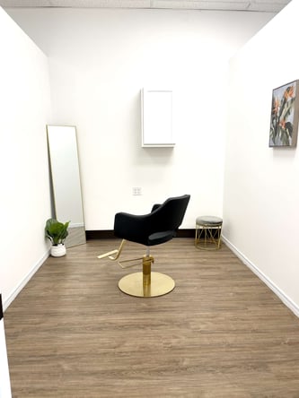 Start Fresh: Lease Your Ideal Salon Suite Today!