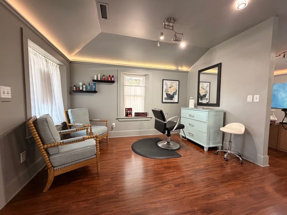 CHAIR RENTAL AVAILABLE Salon Carmelo