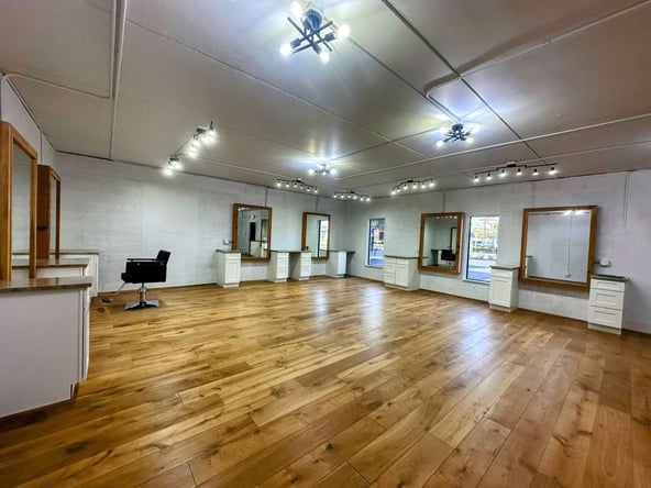 salon stations from ±64 to 128 square feet
