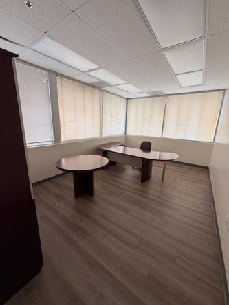 Mesa Window-Lit Suite with 24/7 Access & New Flooring!
