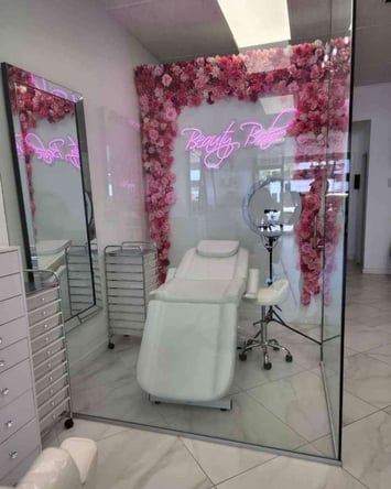 Salon station for rent in Woodland hills
