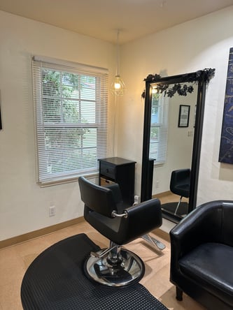 Boutique salon stations for rent in Montrose CA