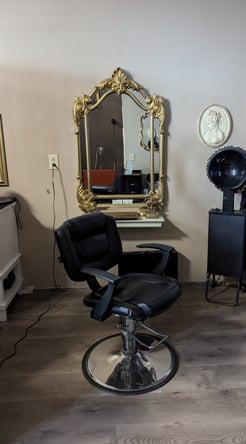 Beauty Salon Room and booth for rent