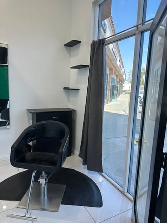 Furnished Luxury Private Salon Suites
