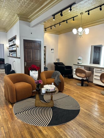 Luxury Salon Chair for Lease in Grand Rapids — All-Inclusive & Vibrant Vibe!