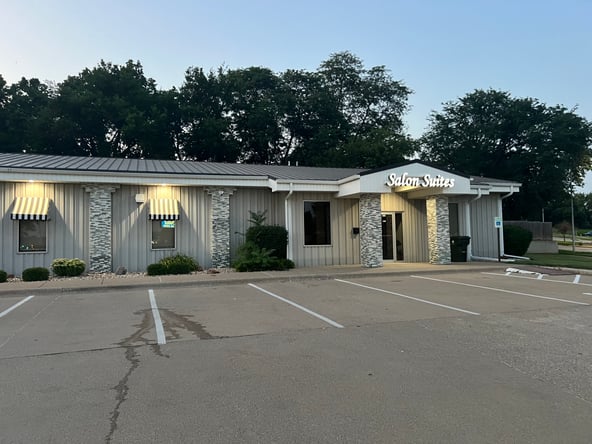 ✨ Newly Remodeled Salon Suites – Flexible Weekly Leases – All-Inclusive Pricing