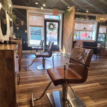 Busy Downtown Fredericksburg VA Salon Chair Rental – High Foot Traffic