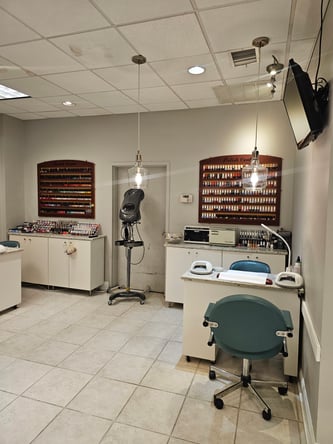 Arlington, VA — Hair & Nail Stations for Rent (Daily/Weekly)