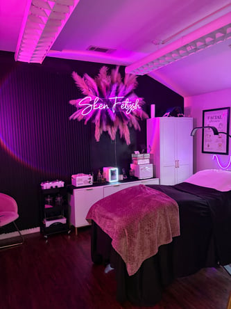 ✨ Salon Suite Available in Cedar Hill ✨ 📍$250/week – Front Window Suite | 1 Week FREE Every 6 Month