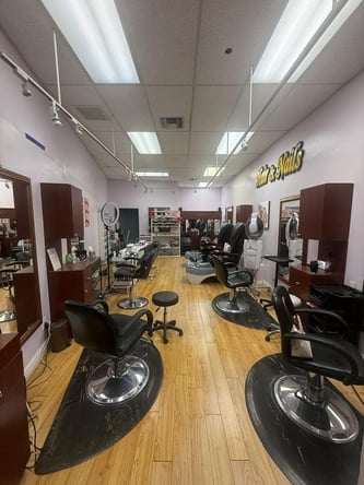 salon chair and Nail table for rent – tarzana /clean &Modern salon