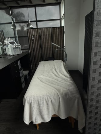 Dluxe Salon Spa and Barber booth rental