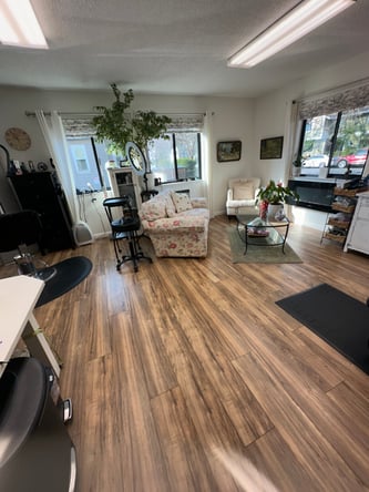 Opportunity to take over busy Salon Suite! Centrally located on Lincoln Ave in San Rafael, CA