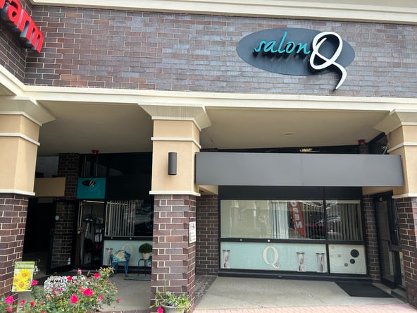 Chair/station rental in Downers Grove