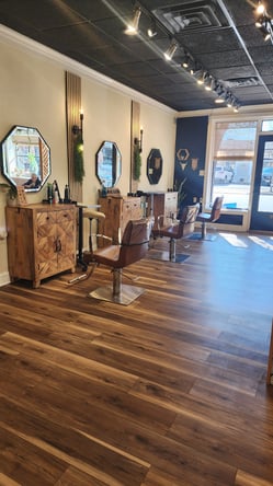 Busy Downtown Fredericksburg VA Salon Chair Rental – High Foot Traffic