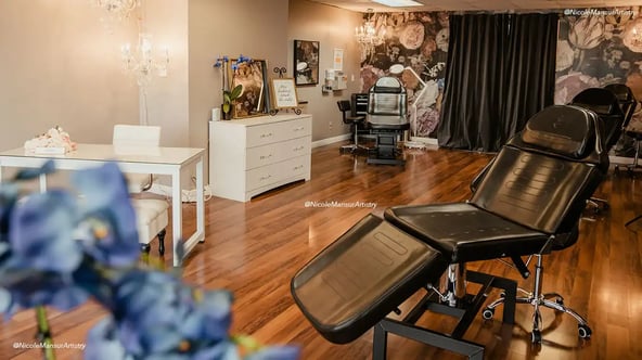 Prime Huntington Beach Salon Chair for PMU, Lashes, Waxing & More! Steps from Main Beach