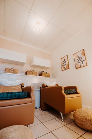 “New” Gorgeous Salon Station for Rent!!