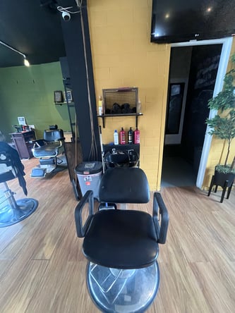 Barbershop / Salon for rent in Northern Liberties – Prime location- move in condition & operational