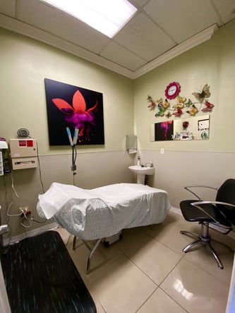 Salon Room/Booth For Rent!
