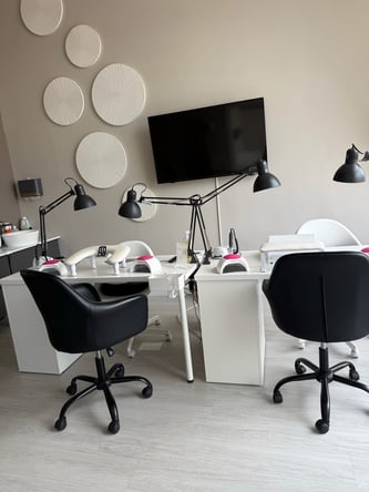 Luxury Hair Chair & Massage Room for Rent / Established Wellesley Beauty Salon