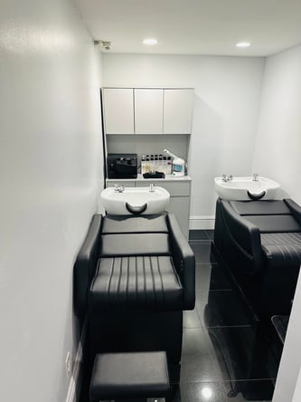 Chair Rental in Manhattan – Beautiful, Calm Salon Near Koreatown