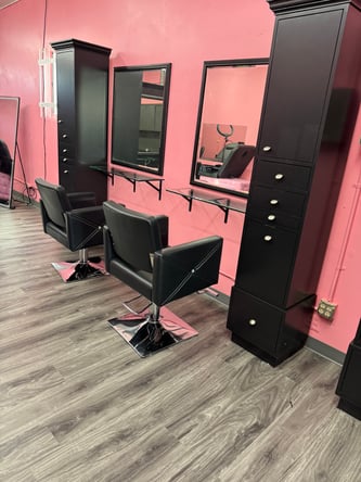 Salon Booths & Nail/Lash Station for Rent in Leimert Park, Los Angeles