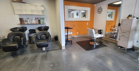 Salon station/ room for rent