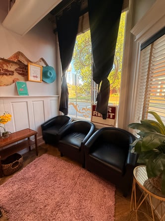 Lady’s Nail Salon, chair/desk
