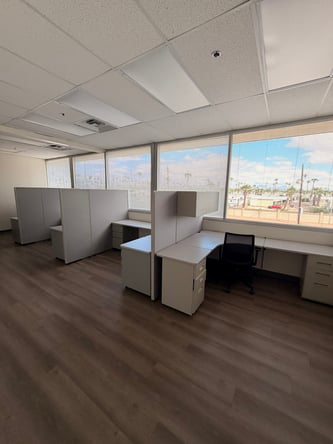 Mesa Window-Lit Suite with 24/7 Access & New Flooring!