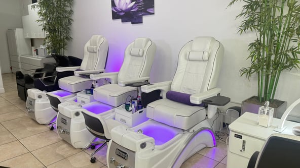 Turnkey Esthetician/Lash Room in Modern Sarasota Salon – Grow Your Business!