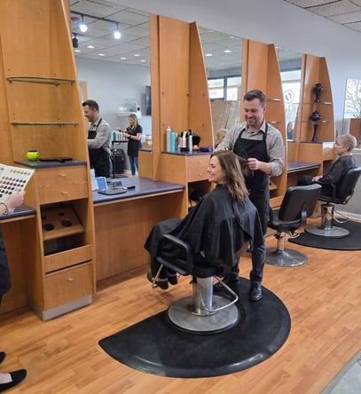 Stylist Chair for Rent in Oswego – $850/month + 1 Month Free!