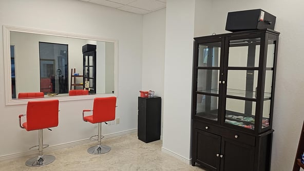 booth for rent/ entire room for rent