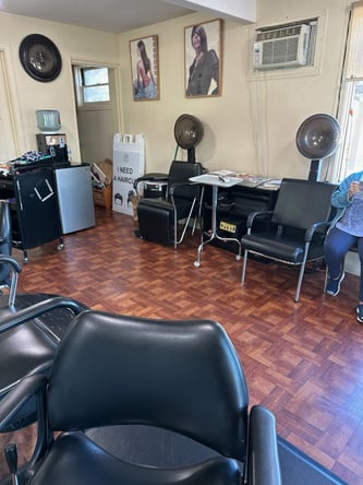 Salon Chair for Rent at Golden Cuts Color – San Rafael, CA