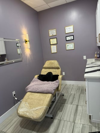 Professional Luxury Salon Stations & Private Rooms for Rent in Corona ca