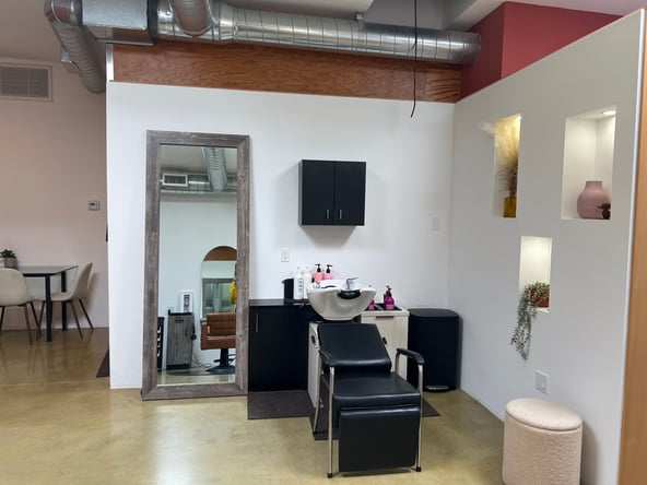 Chair/space for rent in spacious Pasadena salon!!