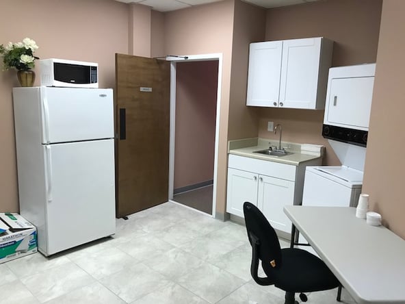 Large Spacious Salon Suite in Lithia Springs