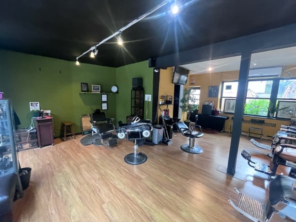 Barbershop / Salon for rent in Northern Liberties – Prime location- move in condition & operational