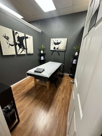 ($50 off move in special) Multiple Private 9×10 / 10×12 beauty / lashes / nails / esthetics / suites