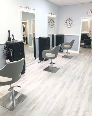 Modern and upscale salon chair available for rent in the Sunrise Fl area!!!!!!