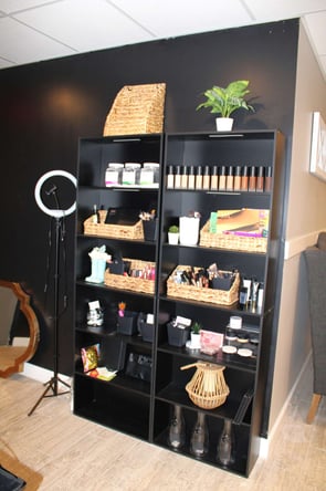 3 Chair Rentals Available in Popular Salon BLINK BEAUTIQUE